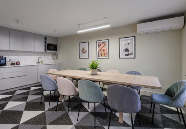 Property at 70 Borough High Street, Southwark, SE1 1XF